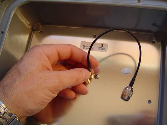 Ponemos el pigtail a la antena.