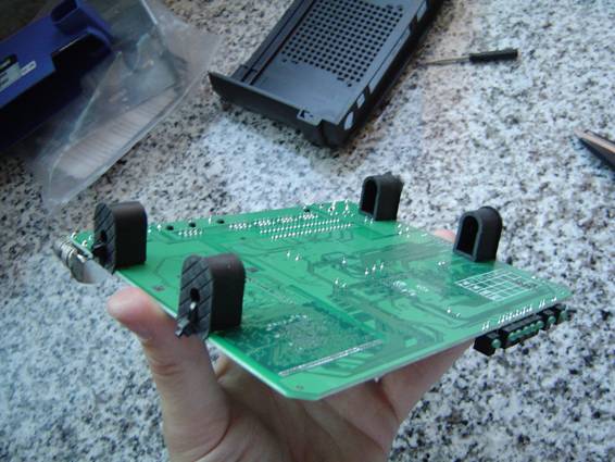 Detalle de la placa del punto de acceso con los separadores.